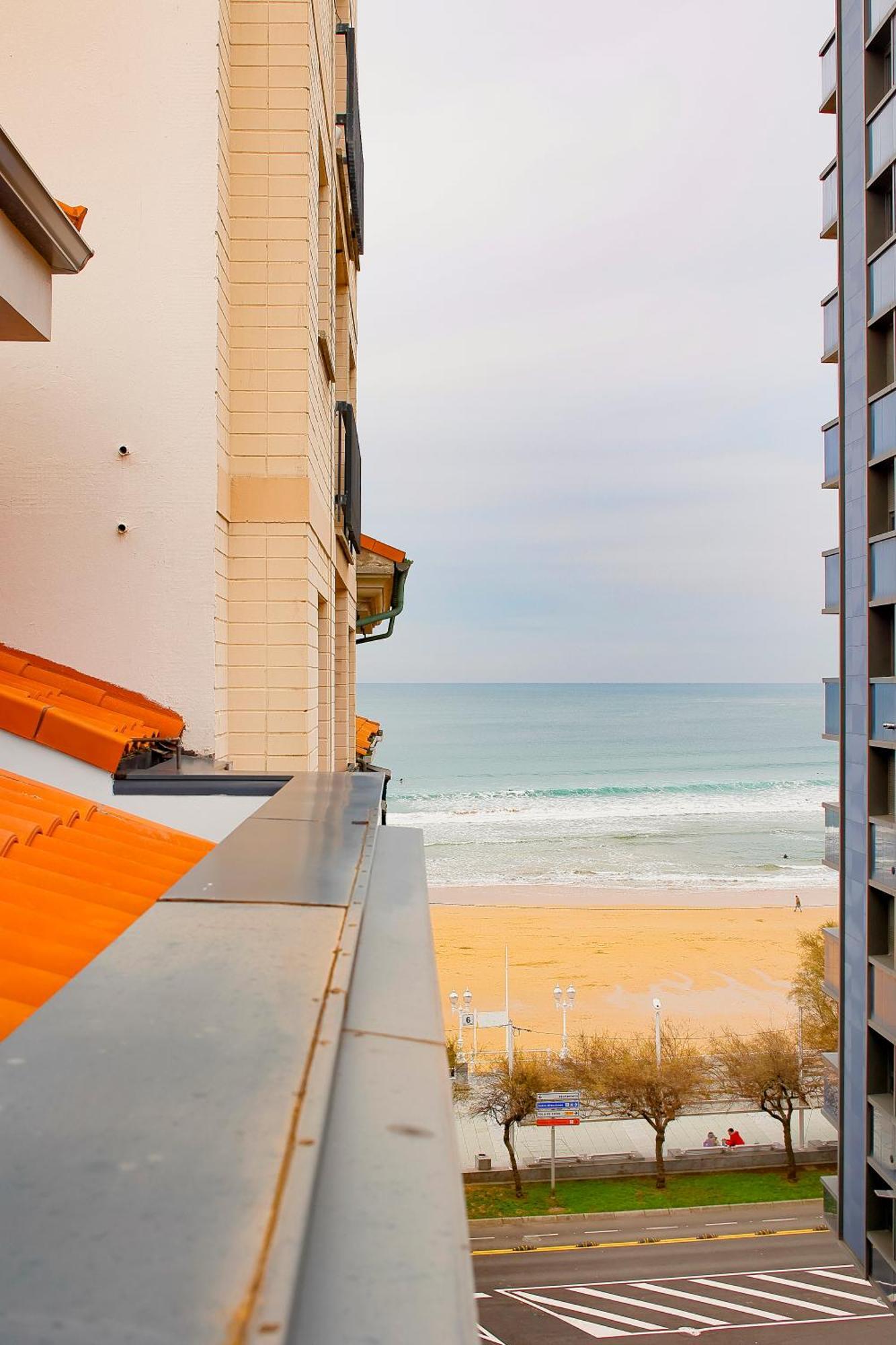 Atico Con Terraza En Playa De San Lorenzo Gijón Dış mekan fotoğraf